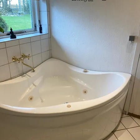 Nedlagt Landbrug Med 3 Appartement *